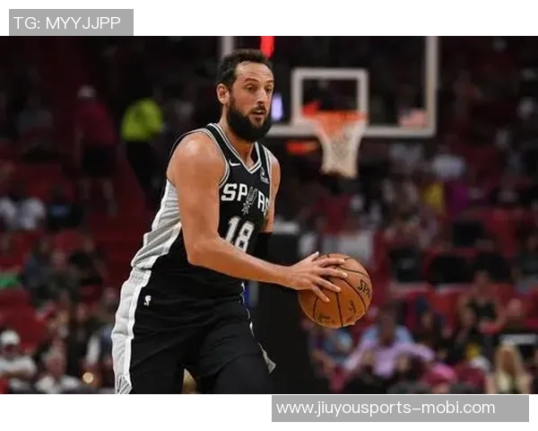 莱夫利休赛期专注提升传球能力全力打磨触球手感力求更上一层楼